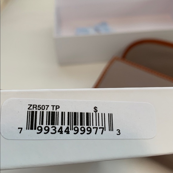 NWT - Dooney & Bourke Taupe Pebble Grain Leather Continental Clutch/Wallet - Picture 4 of 4